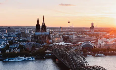 Immer verbunden mit dem Haustelefonbuch der Bezirksregierung Köln